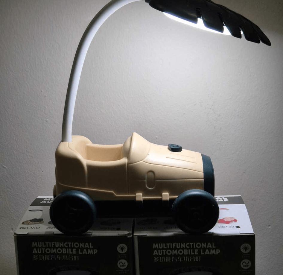 Yeşil - krem sevimli antika araba görünümlü masa lambası, kalemlik, telefon tutacağı