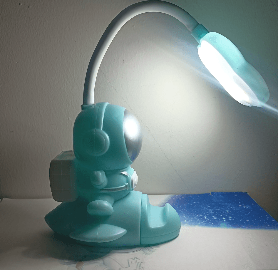 Minik astronot yeşil masa lambası, kalemlik, telefon tutucu