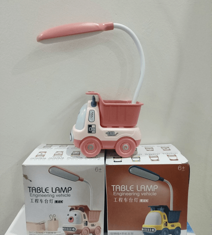 Sevimli pembe kamyon masa lambası, şık ve fonksiyonel çocuk odası aydınlatması