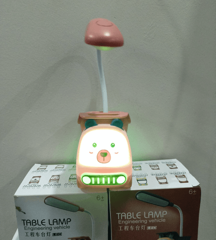 Sevimli pembe kamyon masa lambası, şık ve fonksiyonel çocuk odası aydınlatması