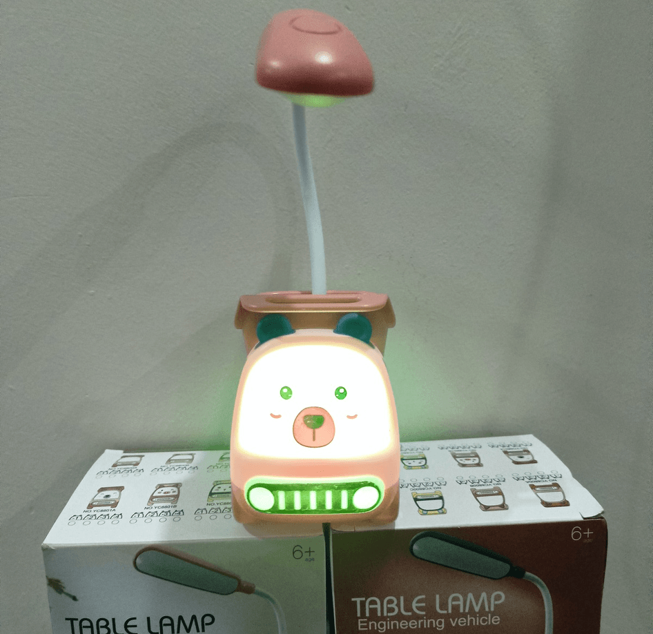 Sevimli pembe kamyon masa lambası, şık ve fonksiyonel çocuk odası aydınlatması