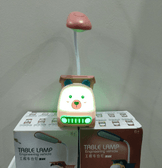 Sevimli pembe kamyon masa lambası, şık ve fonksiyonel çocuk odası aydınlatması