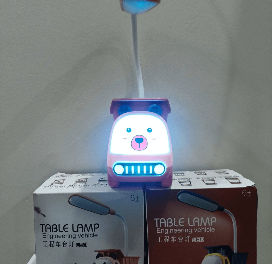 Sevimli pembe kamyon masa lambası, şık ve fonksiyonel çocuk odası aydınlatması