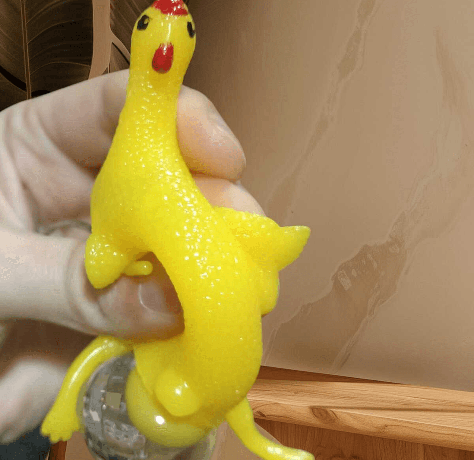 Yumurtlayan tavuk silikon anahtarlık çabta süsü